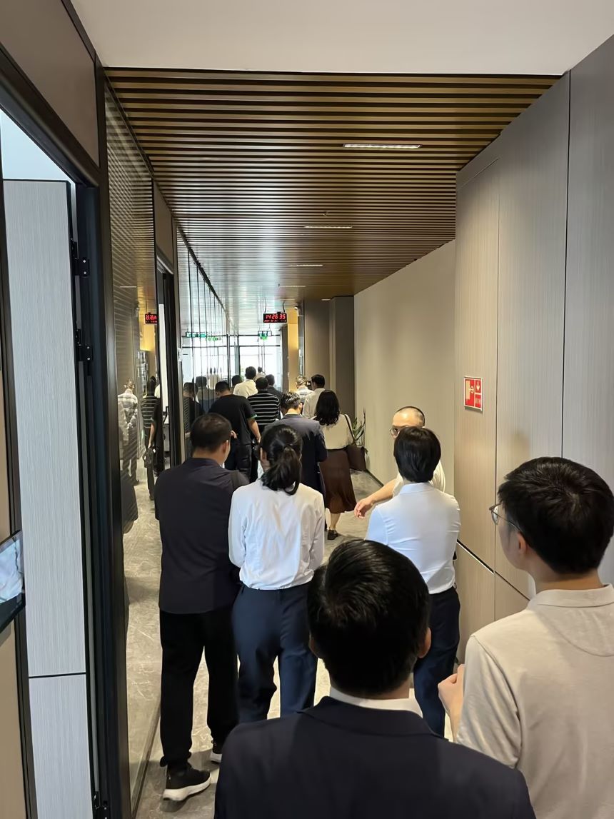 事业组负责人介绍时钟系统产品
