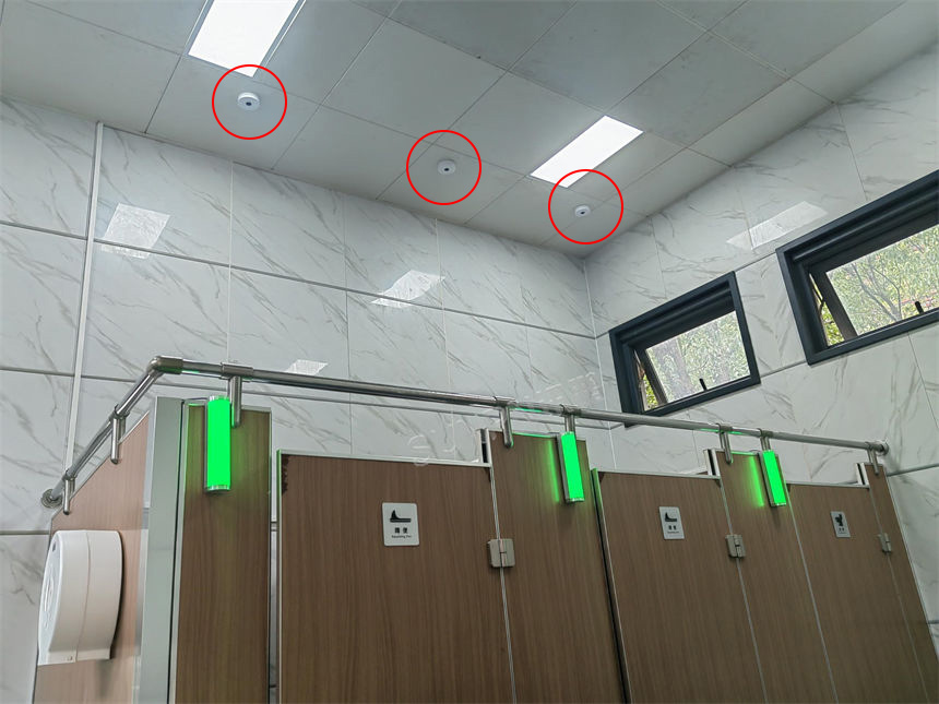 讯鹏智慧公厕-感应器安装实拍