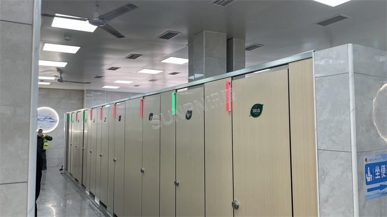 讯鹏智慧公厕有无人指示灯实拍