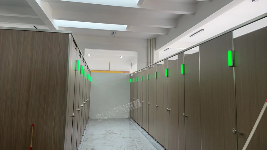 讯鹏智慧公厕-指示灯安装效果 讯鹏智慧公厕-指示灯安装效果