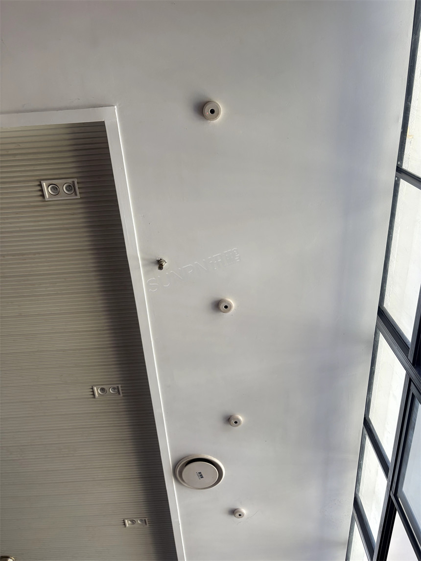 讯鹏智慧公厕案例-激光感应器安装效果